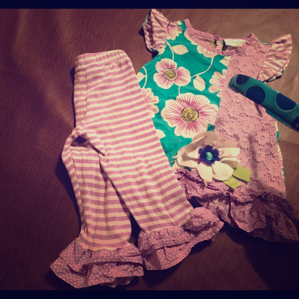 2 piece spring outfit fits like 24-2T (actual 3T)